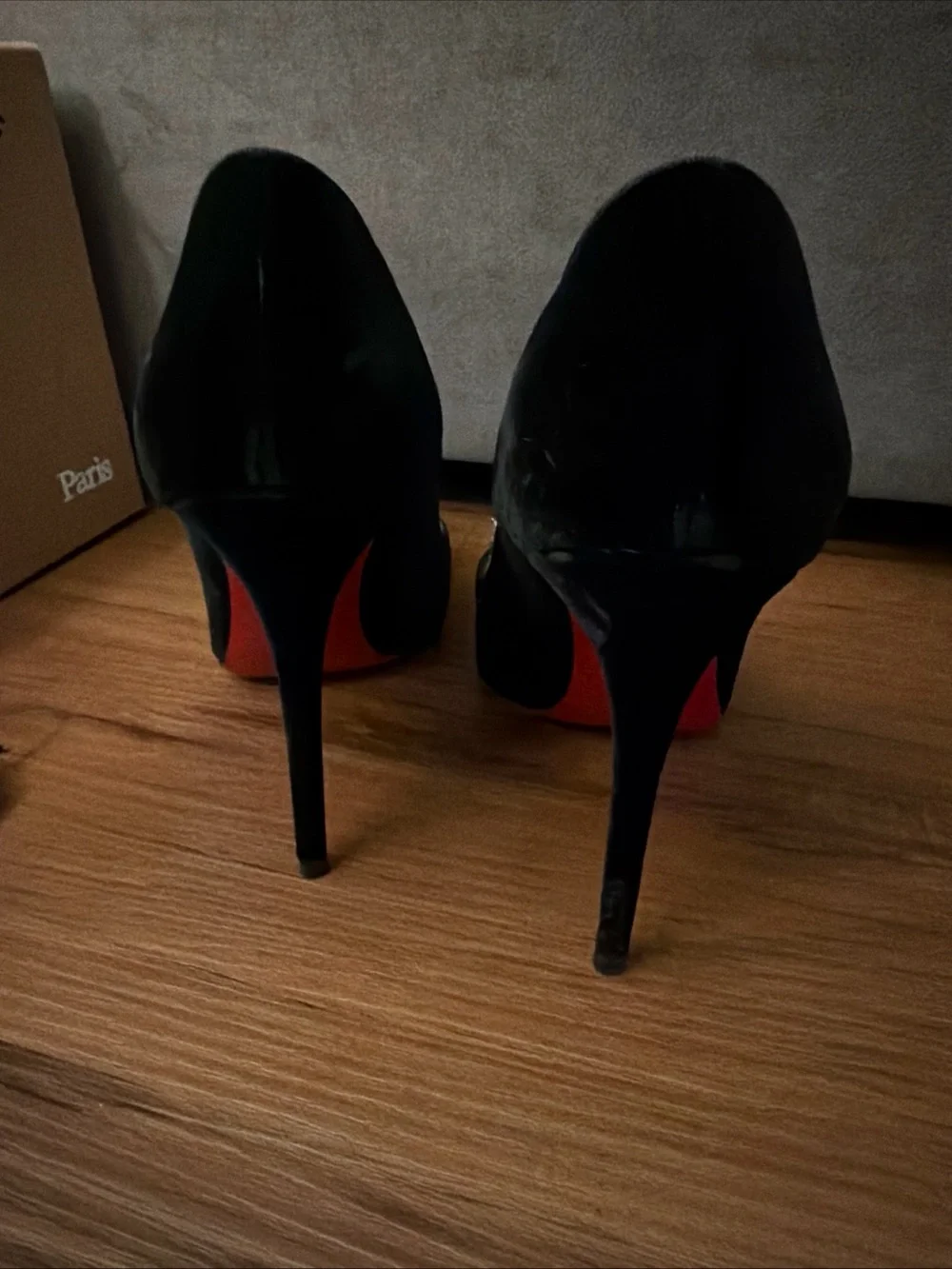 Christian Louboutin Diva Cora 100 Black Velvet Jeweled Heart Pumps 38.5